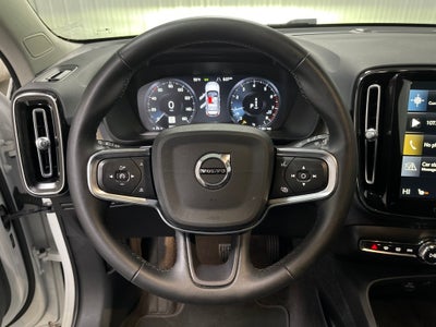 2022 Volvo XC40 Momentum