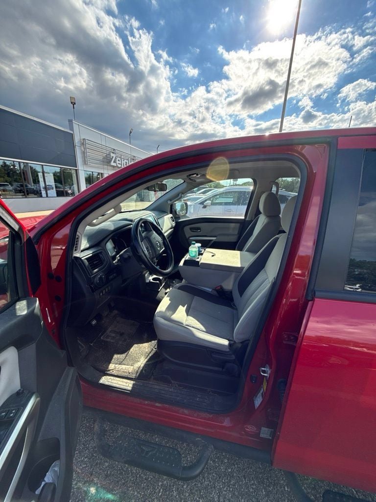 2022 Nissan Titan SV