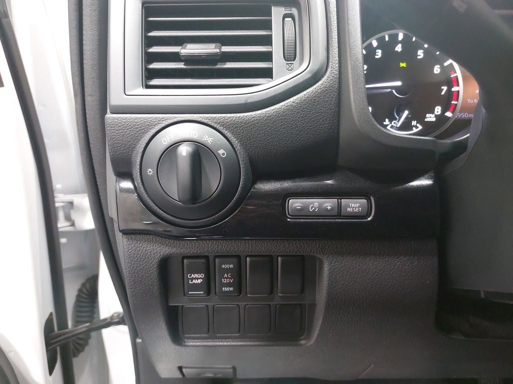 2024 Nissan Titan SV