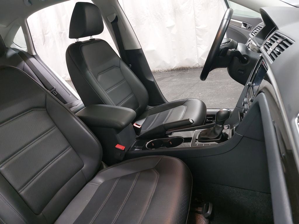 2019 Volkswagen Passat 2.0T SE R-Line