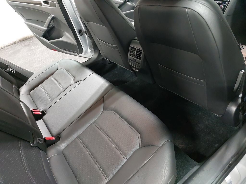 2019 Volkswagen Passat 2.0T SE R-Line