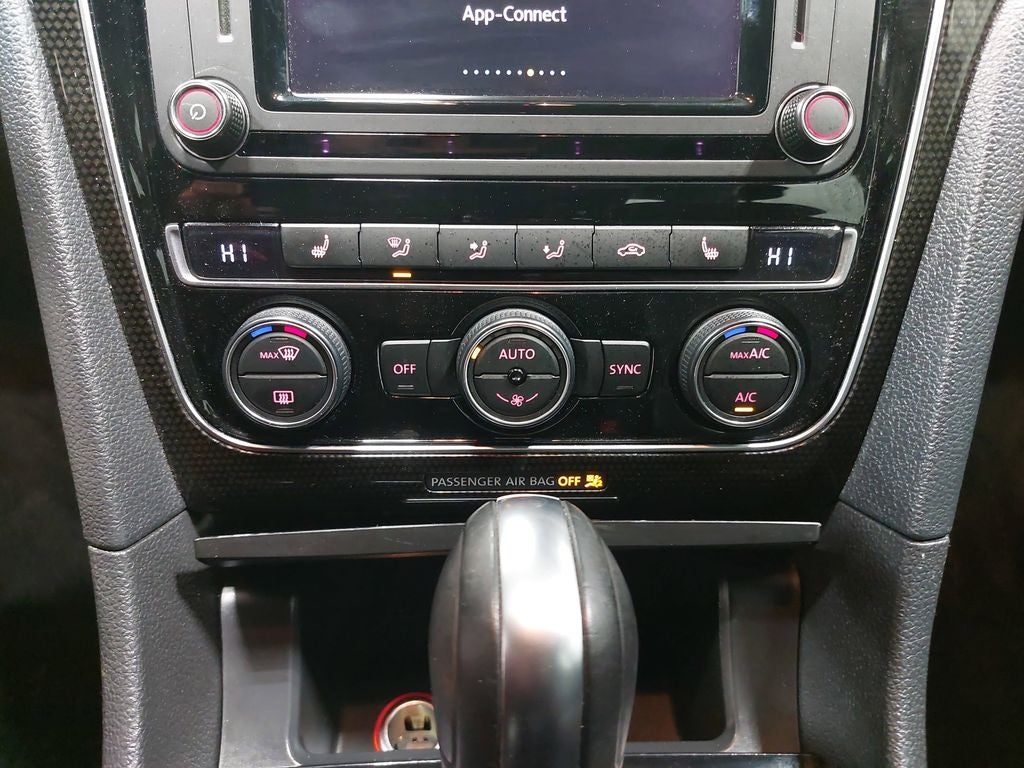 2019 Volkswagen Passat 2.0T SE R-Line