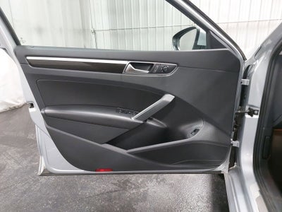 2019 Volkswagen Passat 2.0T SE R-Line