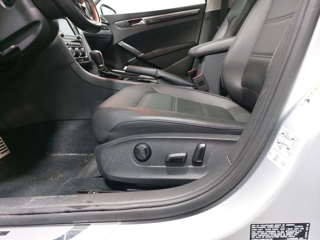 2019 Volkswagen Passat 2.0T SE R-Line