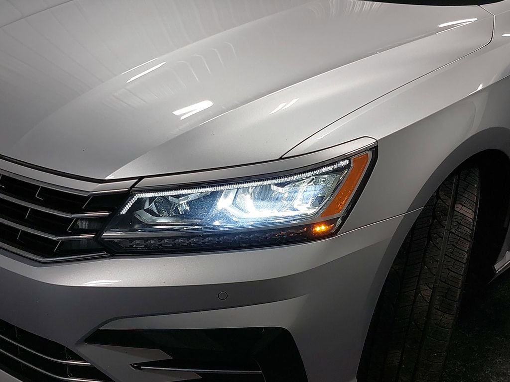 2019 Volkswagen Passat 2.0T SE R-Line