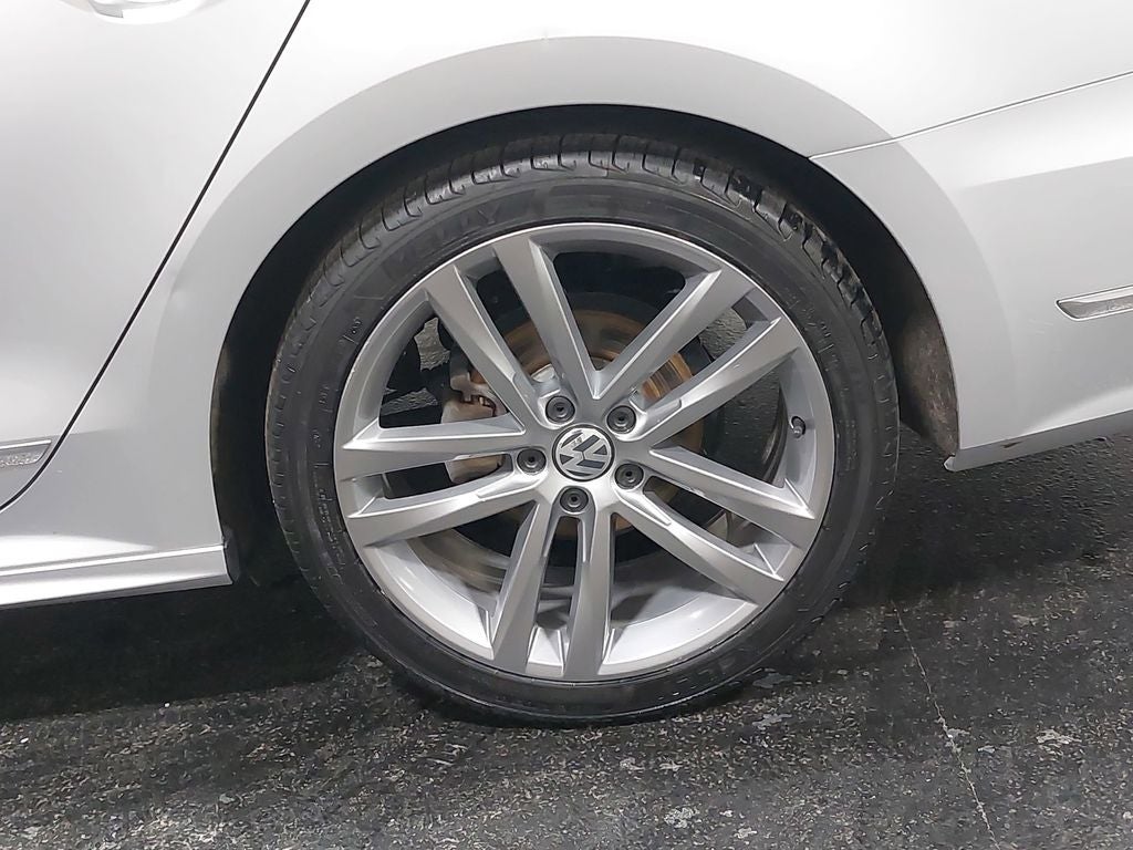 2019 Volkswagen Passat 2.0T SE R-Line