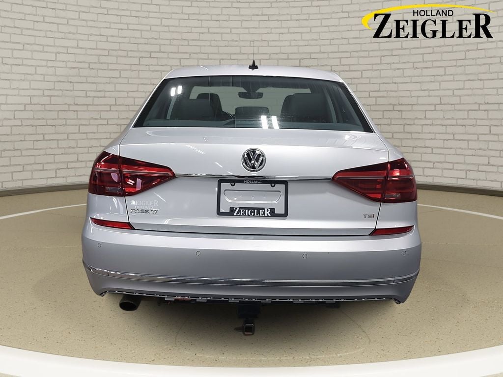 2019 Volkswagen Passat 2.0T SE R-Line