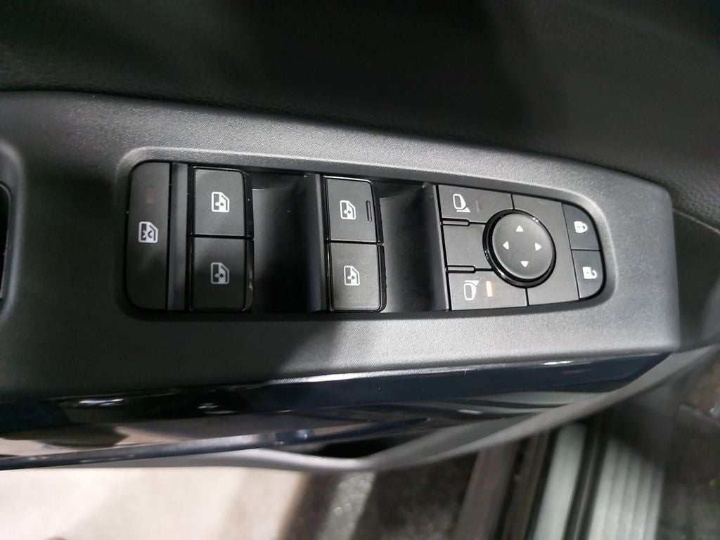 2025 Nissan Pathfinder S