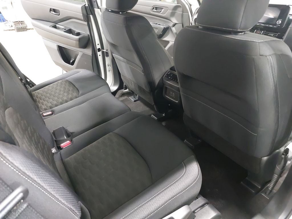 2023 Nissan Pathfinder SV