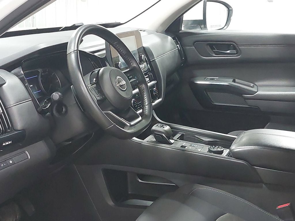 2023 Nissan Pathfinder SV