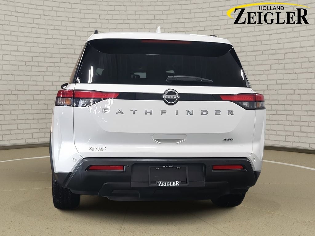 2025 Nissan Pathfinder SV