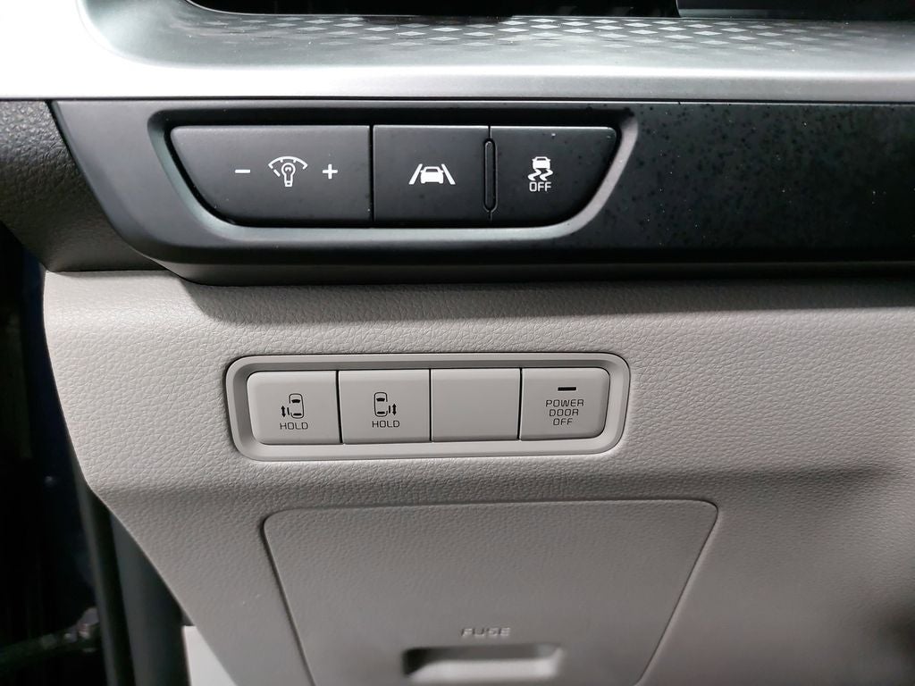 2023 Kia Carnival LX