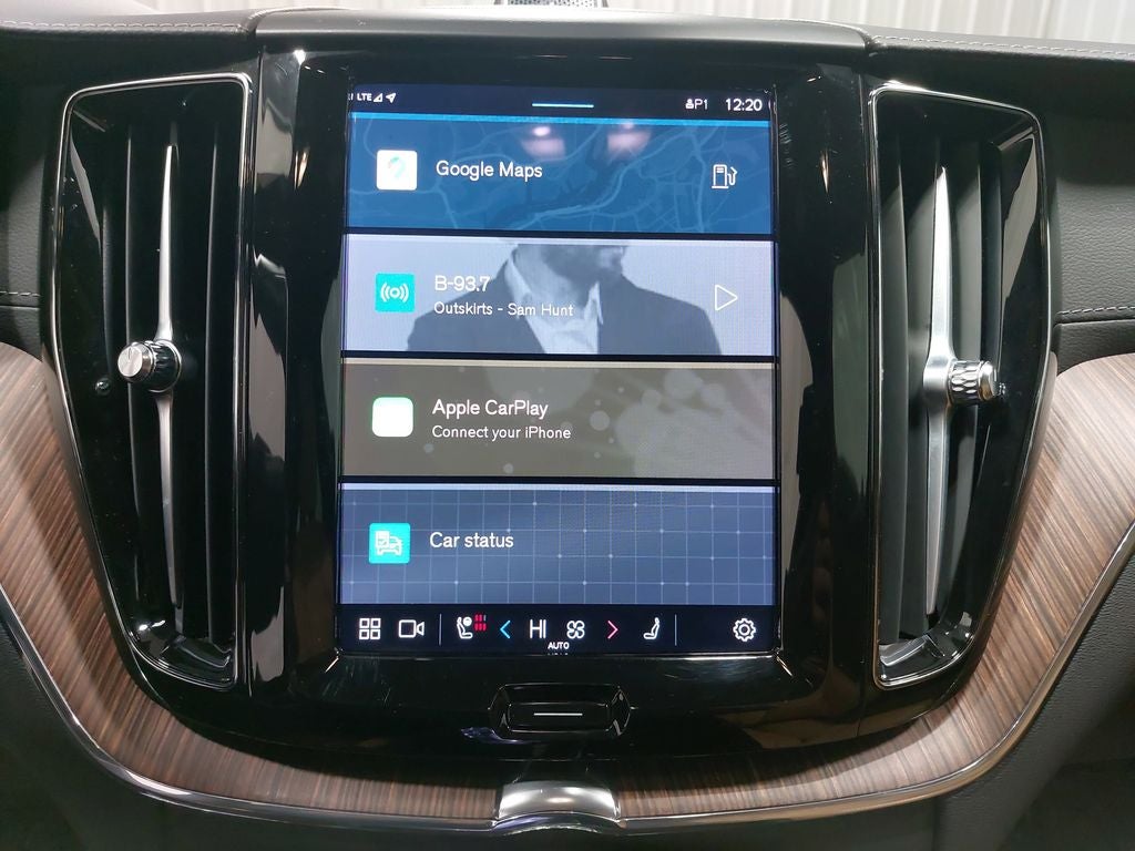 2023 Volvo XC60 B6 Ultimate Bright Theme