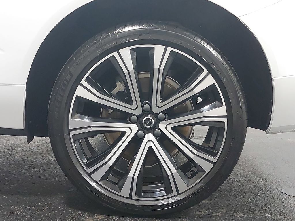 2023 Volvo XC60 B6 Ultimate Bright Theme