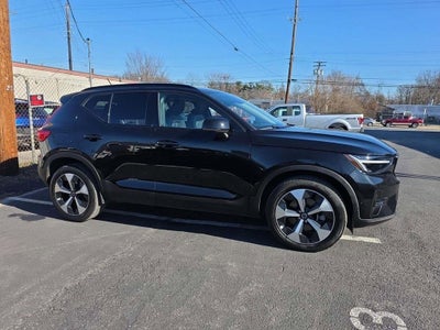 2024 Volvo XC40 B5 Plus Dark Theme
