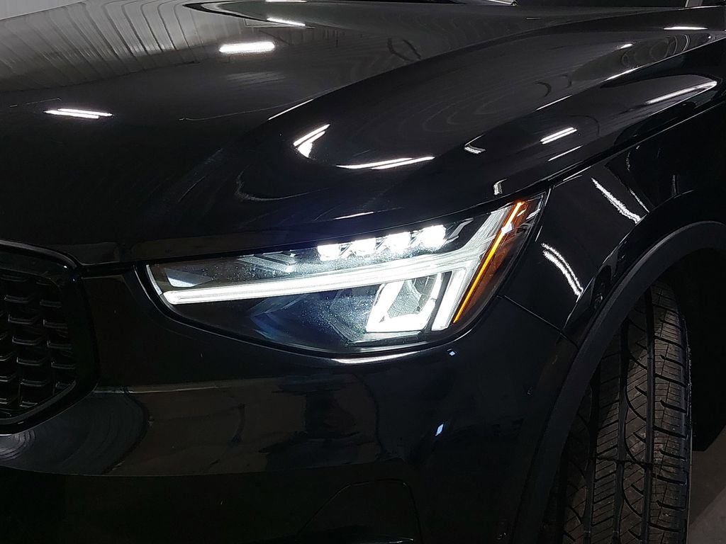 2024 Volvo XC40 B5 Plus Dark Theme