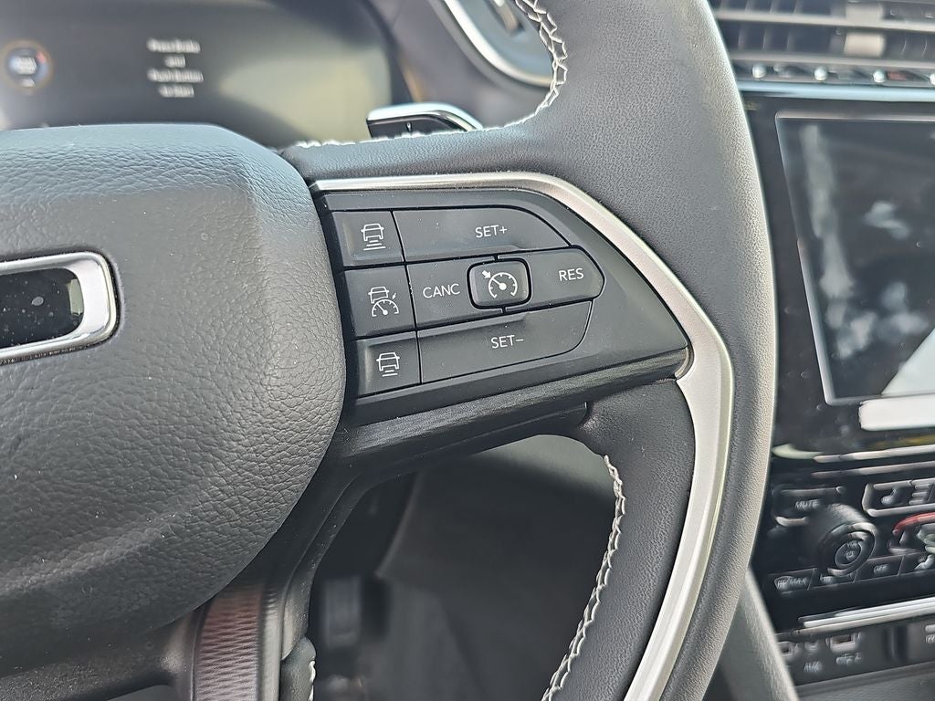 2023 Jeep Grand Cherokee Laredo