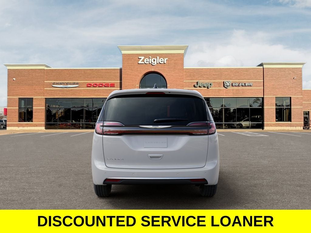 2026 Chrysler Pacifica Select