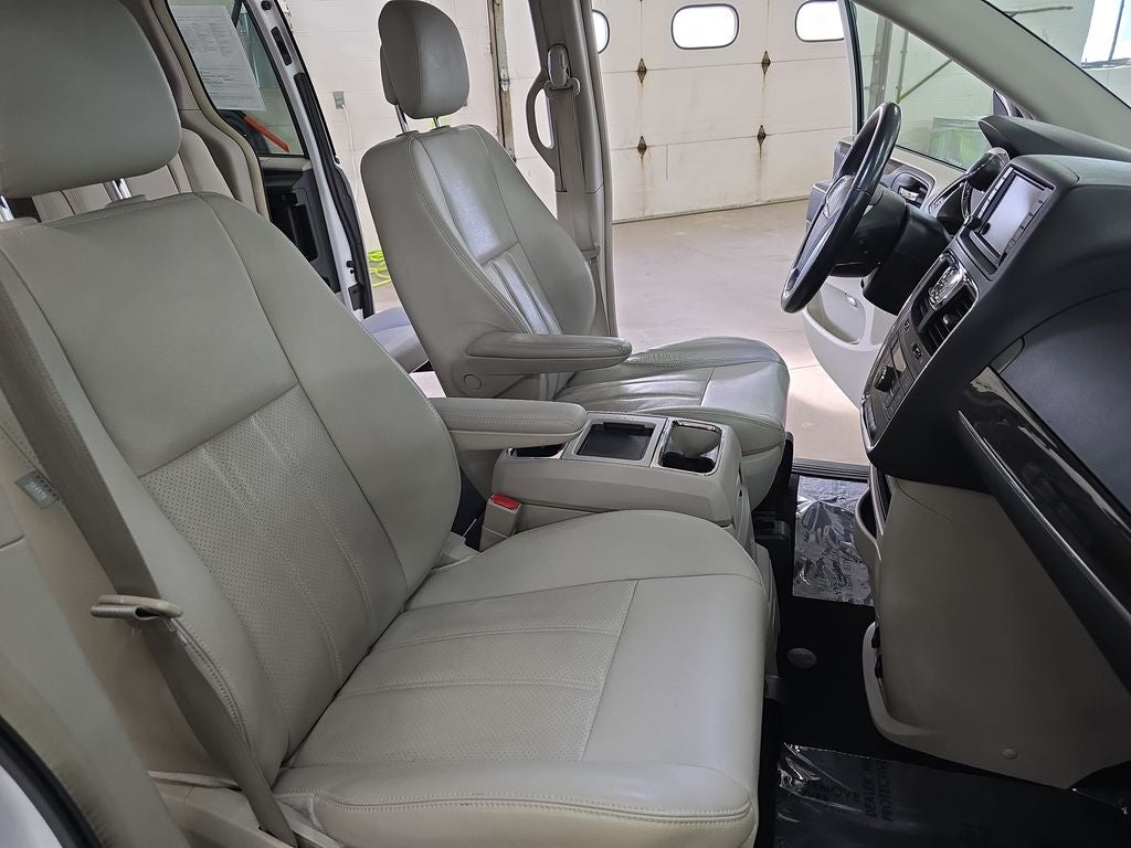 2015 Chrysler Town & Country Touring-L