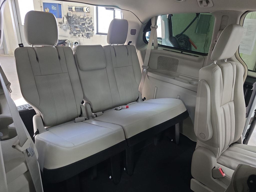 2015 Chrysler Town & Country Touring-L