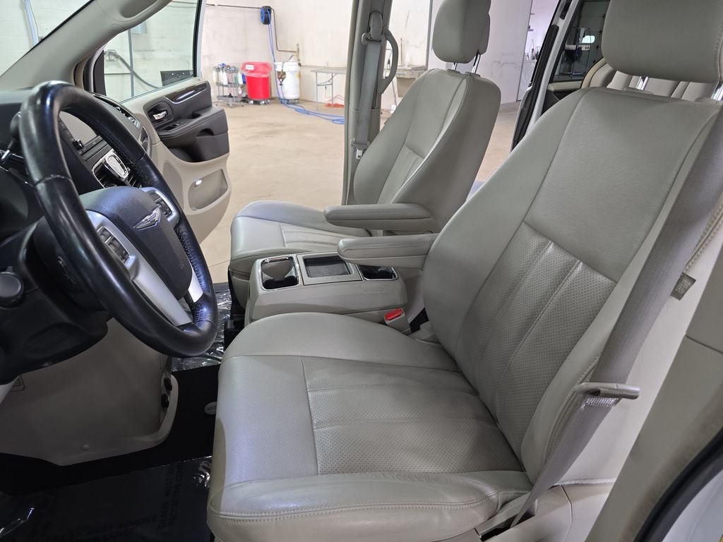 2015 Chrysler Town & Country Touring-L