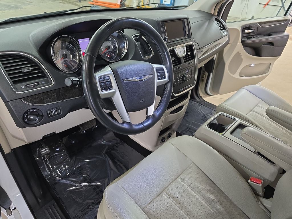 2015 Chrysler Town & Country Touring-L
