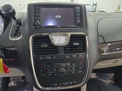 2015 Chrysler Town & Country Touring-L