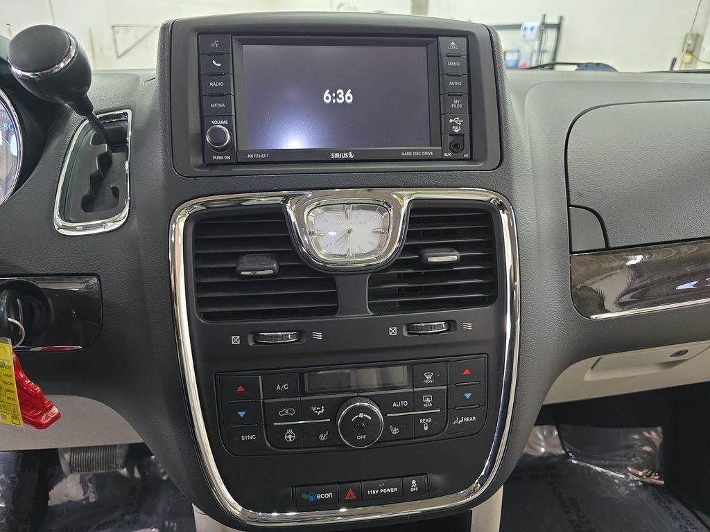 2015 Chrysler Town & Country Touring-L