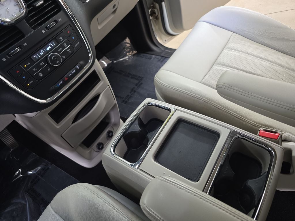 2015 Chrysler Town & Country Touring-L