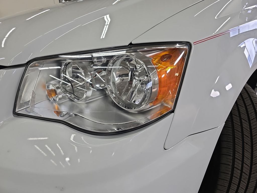 2015 Chrysler Town & Country Touring-L