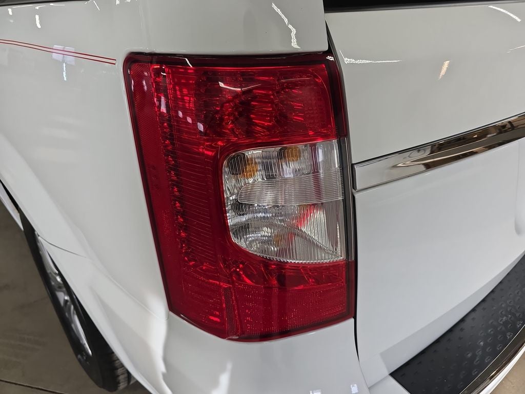 2015 Chrysler Town & Country Touring-L
