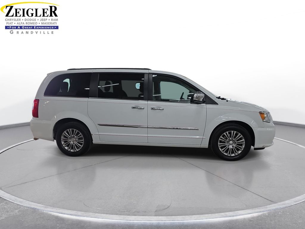 2015 Chrysler Town & Country Touring-L