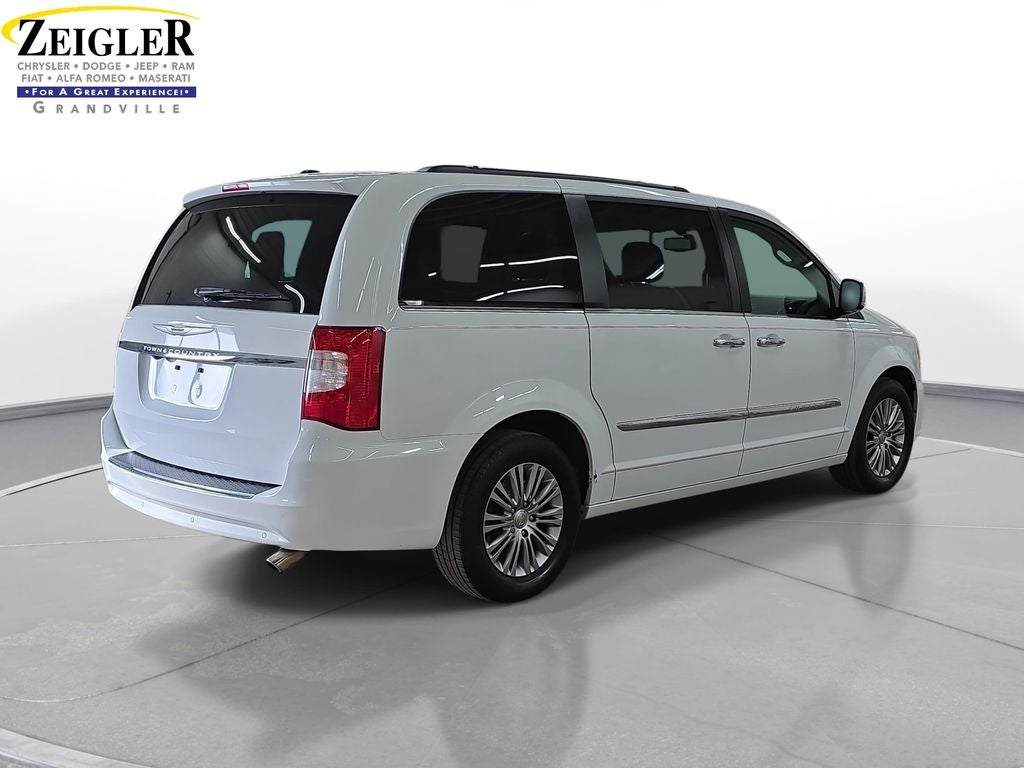 2015 Chrysler Town & Country Touring-L