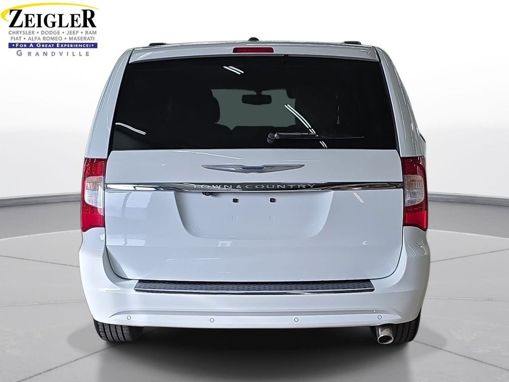 2015 Chrysler Town & Country Touring-L