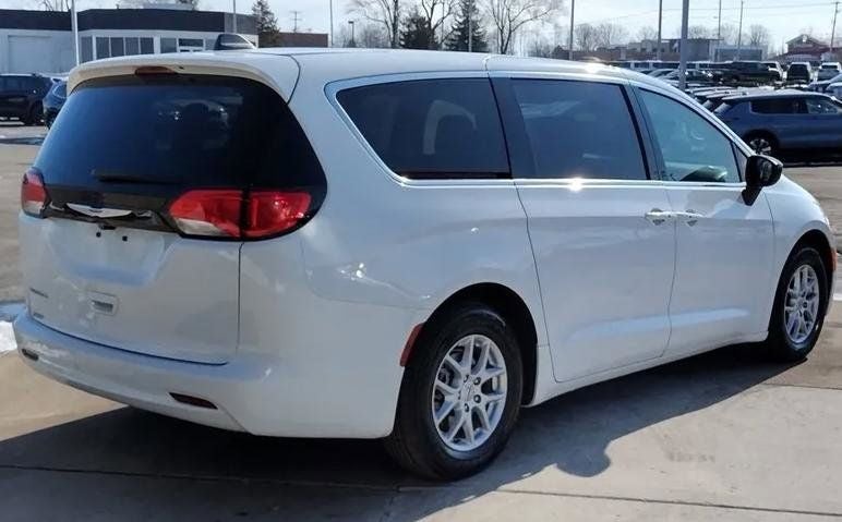 2024 Chrysler Voyager LX