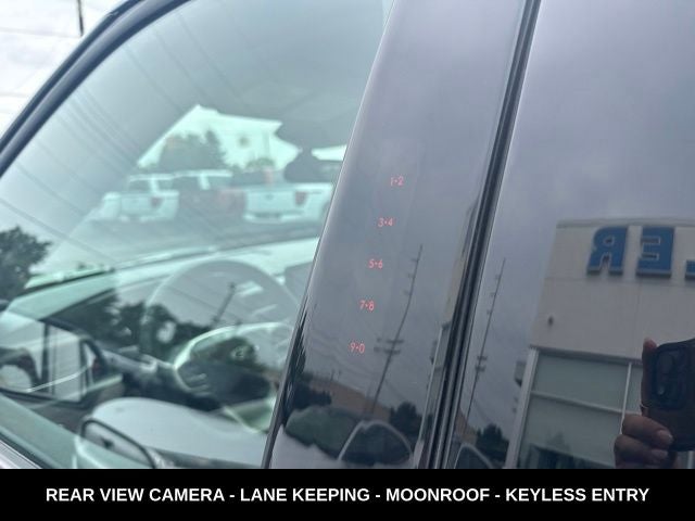 2023 Ford Explorer XLT TWIN PANEL MOONROOF