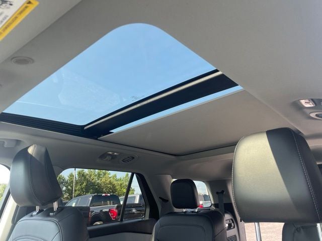 2023 Ford Explorer XLT LOCAL TRADE