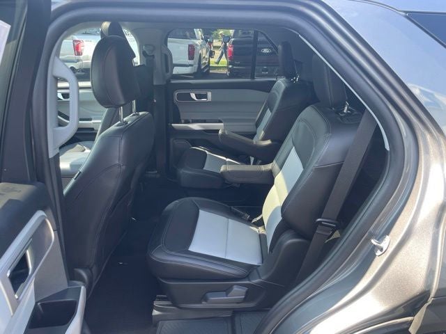 2023 Ford Explorer XLT LOCAL TRADE