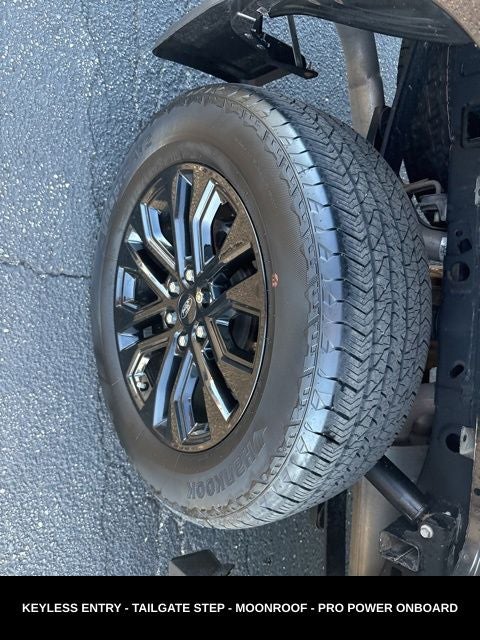 2024 Ford F-150 XLT TWIN PANEL MOONROOF