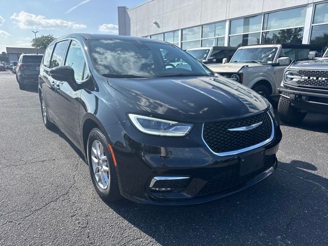 2024 Chrysler Pacifica Touring L STOW N GO SEATING