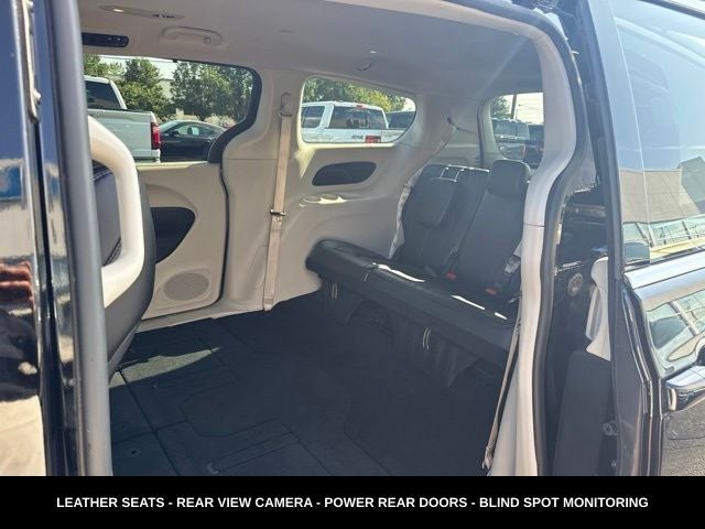 2024 Chrysler Pacifica Touring L STOW N GO SEATING