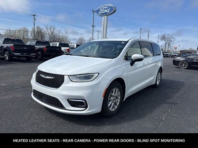 2023 Chrysler Pacifica Touring L HEATED SEATS & STEERING WHEEL