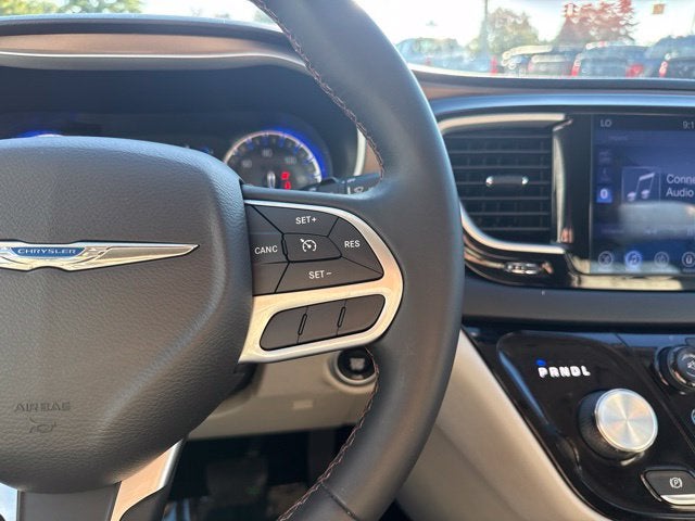2017 Chrysler Pacifica Touring L LOCAL TRADE