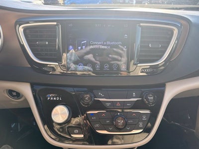 2017 Chrysler Pacifica Touring L LOCAL TRADE