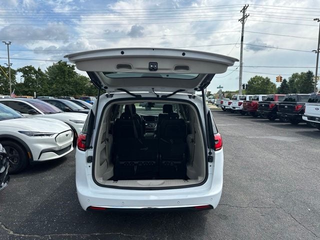 2024 Chrysler Pacifica Touring L STOW N GO SEATING
