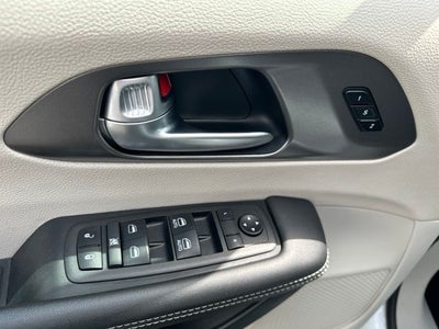 2024 Chrysler Pacifica Touring L STOW N GO SEATING