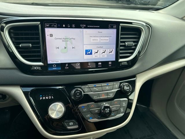 2024 Chrysler Pacifica Touring L STOW N GO SEATING