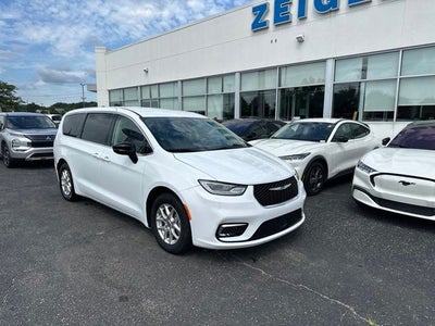 2024 Chrysler Pacifica Touring L STOW N GO SEATING