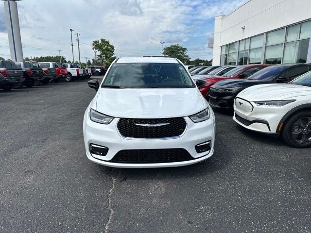 2024 Chrysler Pacifica Touring L STOW N GO SEATING