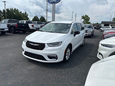 2024 Chrysler Pacifica Touring L STOW N GO SEATING